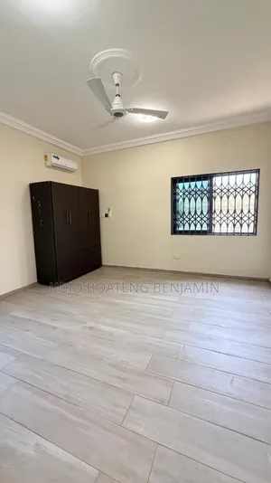 3bdrm Duplex in School Junction for rent