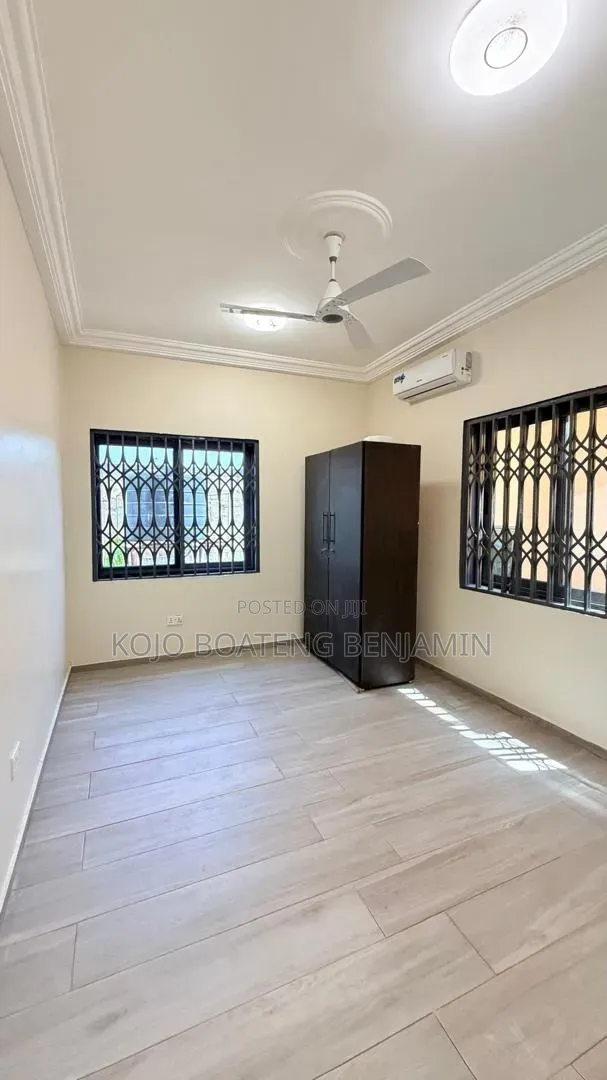 3bdrm Duplex in School Junction for rent