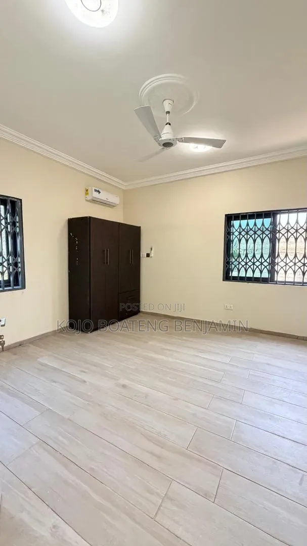 3bdrm Duplex in School Junction for rent