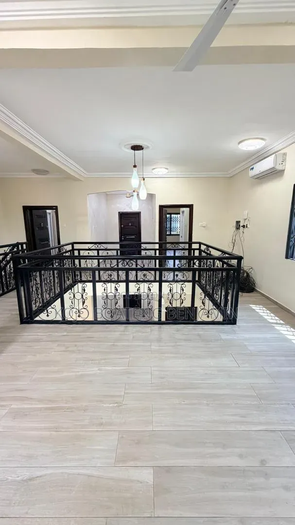 3bdrm Duplex in School Junction for rent