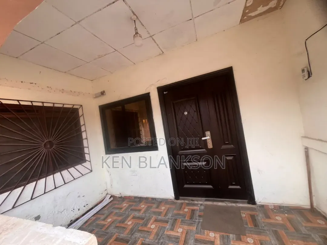 2bdrm Apartment in Exhibition for rent