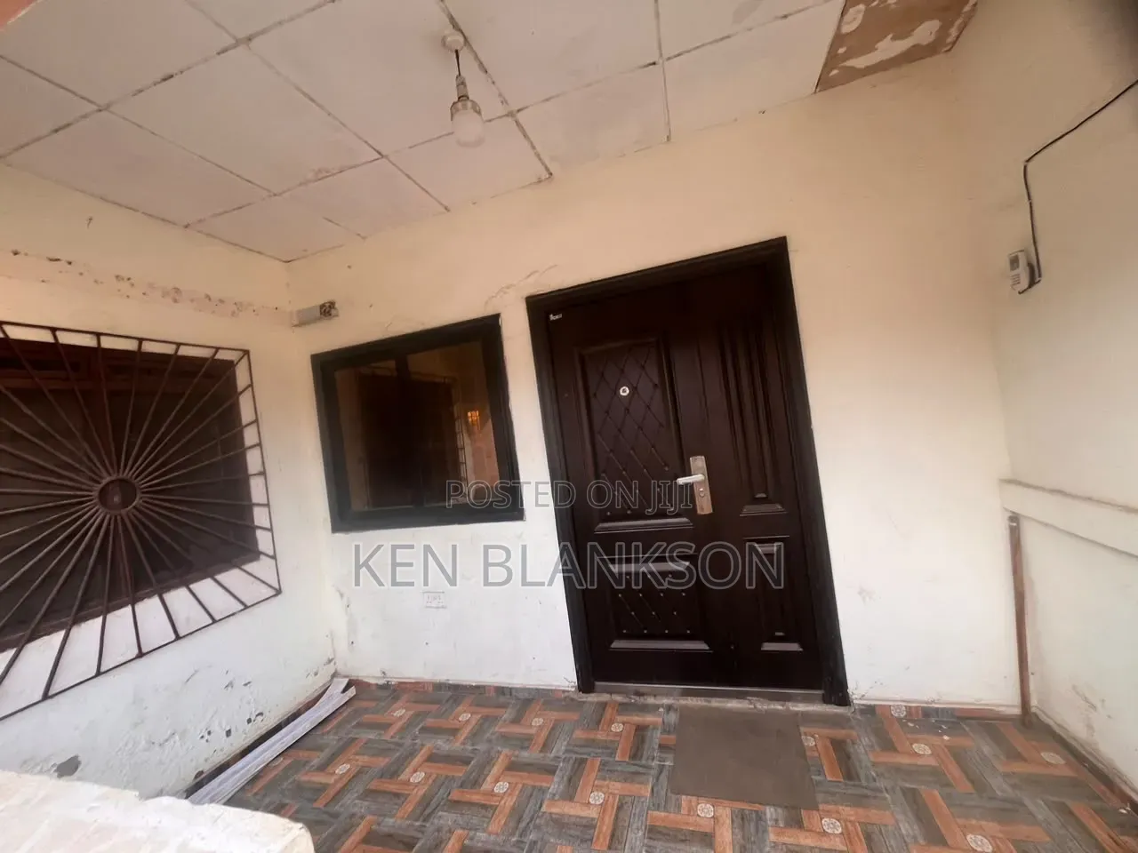 2bdrm Apartment in Exhibition for rent