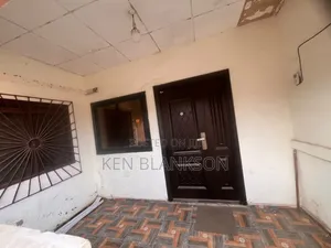 2bdrm Apartment in Exhibition for rent