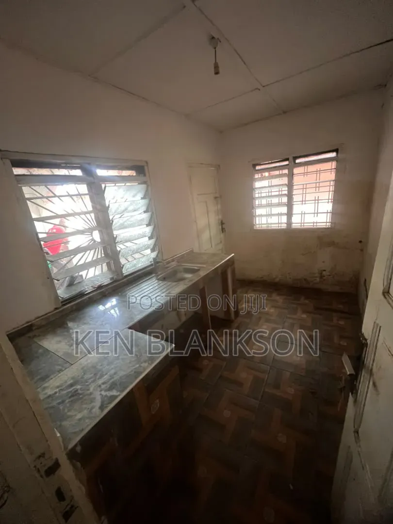 2bdrm Apartment in Exhibition for rent