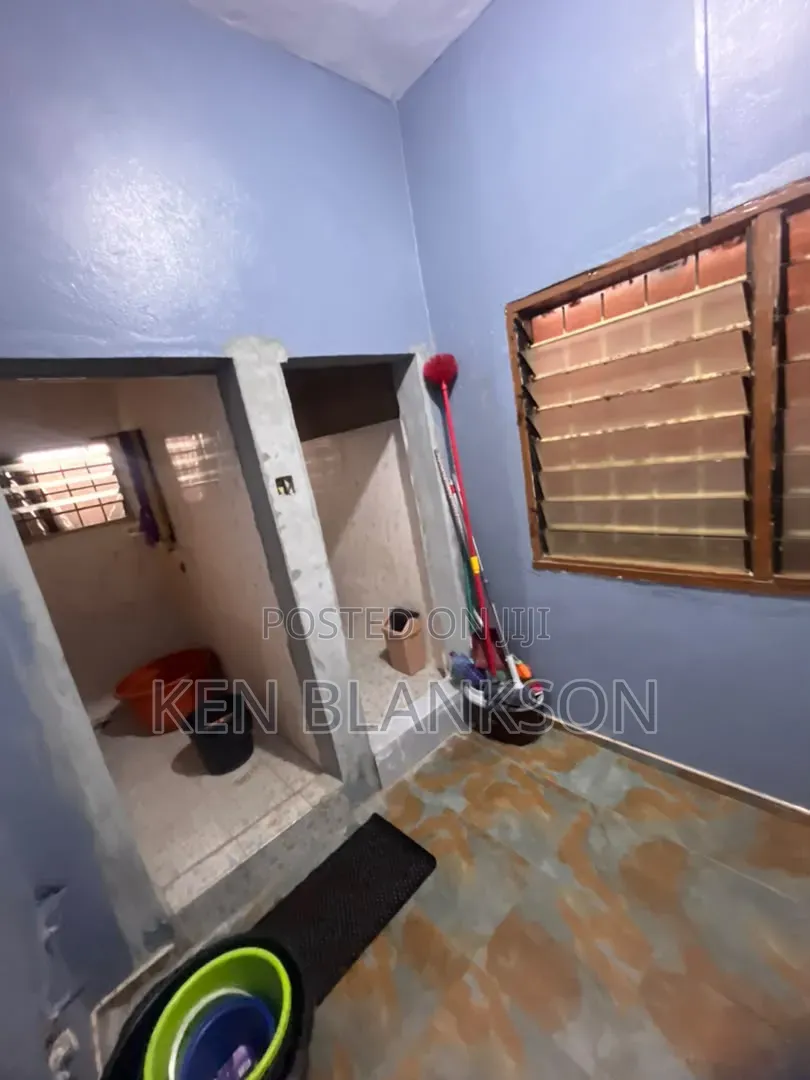 2bdrm Apartment in Exhibition for rent