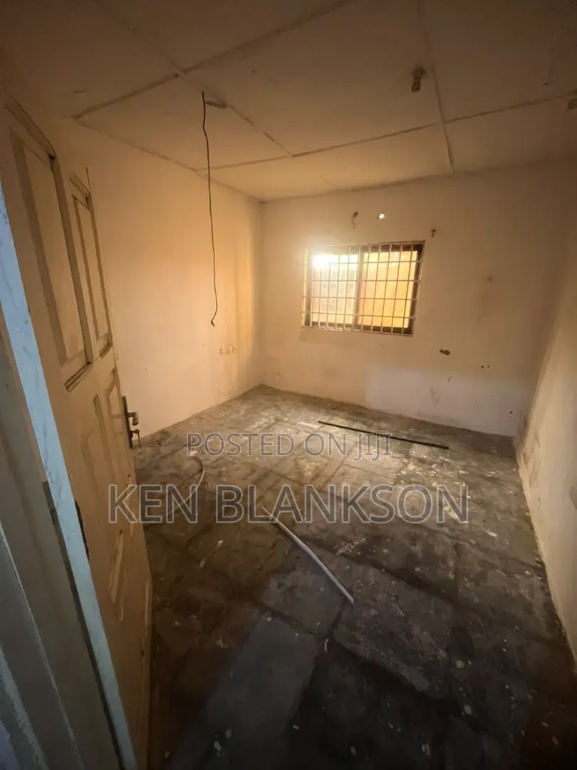 2bdrm Apartment in Exhibition for rent