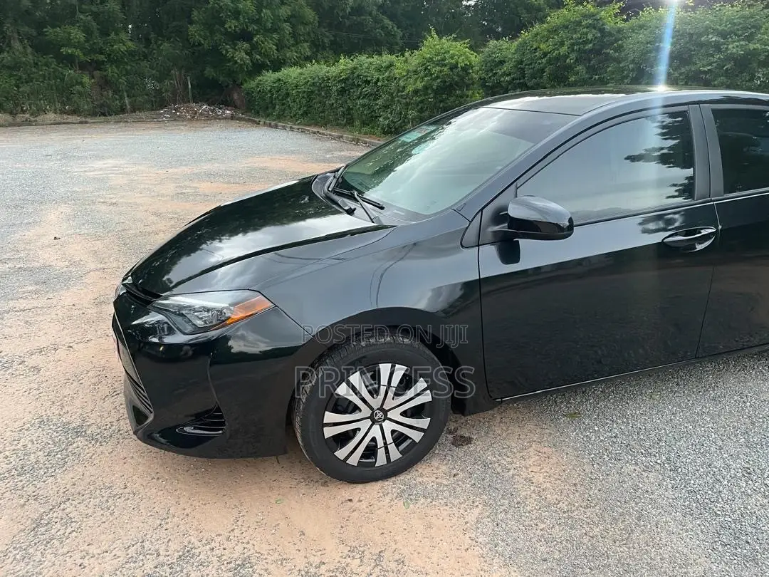 Toyota Corolla LE (1.8L 4cyl 2A) 2018 Black