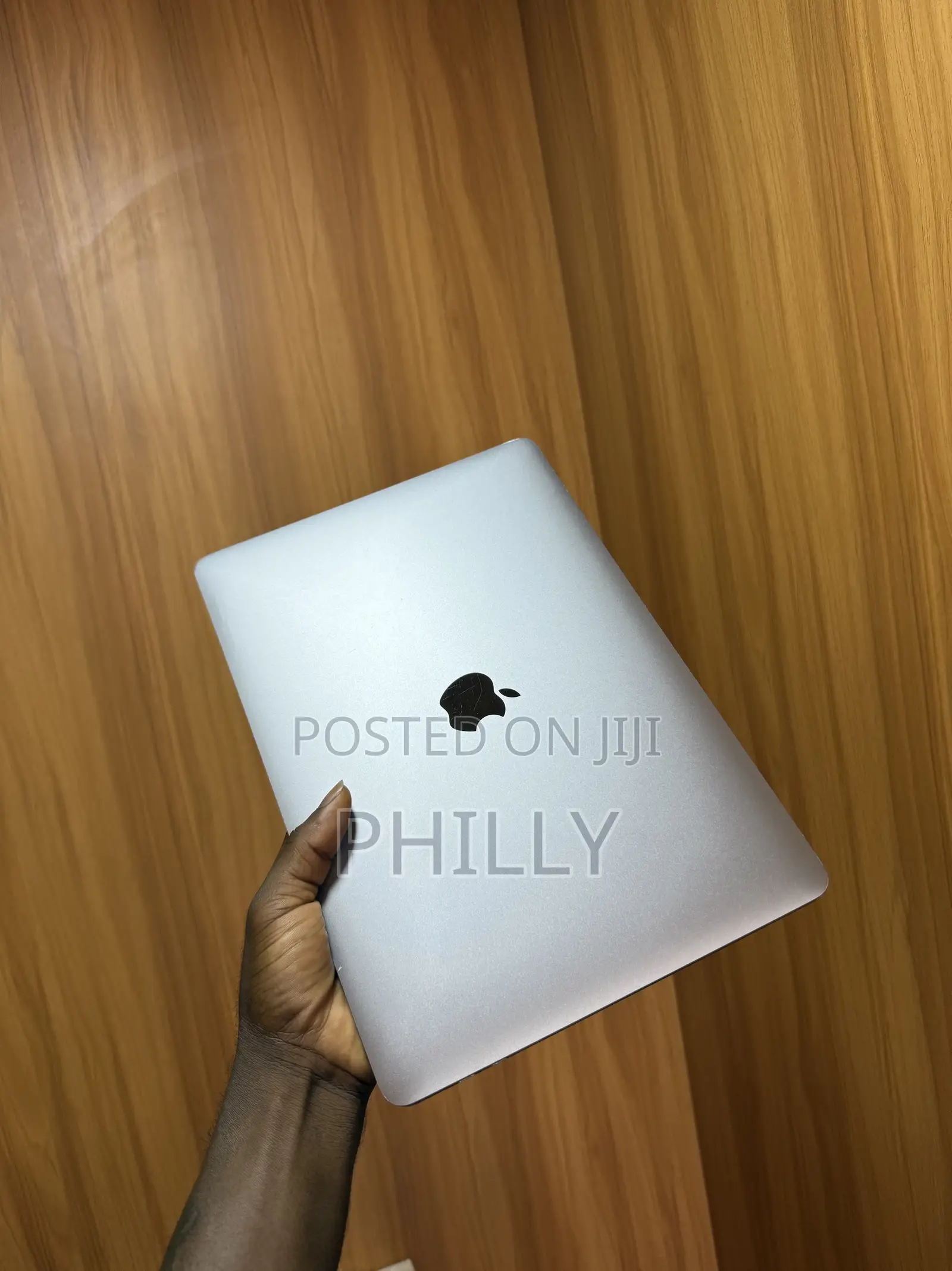 Laptop Apple MacBook Pro 2022 M2 8GB Apple M2 SSD 256GB