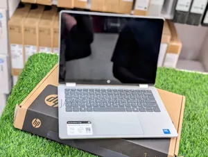 New Laptop HP OmniBook 5 Flip 8GB Intel Core 5 SSD 512GB