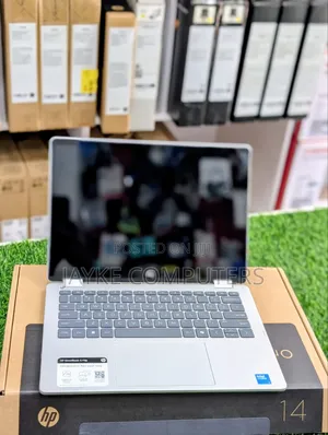 New Laptop HP OmniBook 5 Flip 8GB Intel Core 5 SSD 512GB