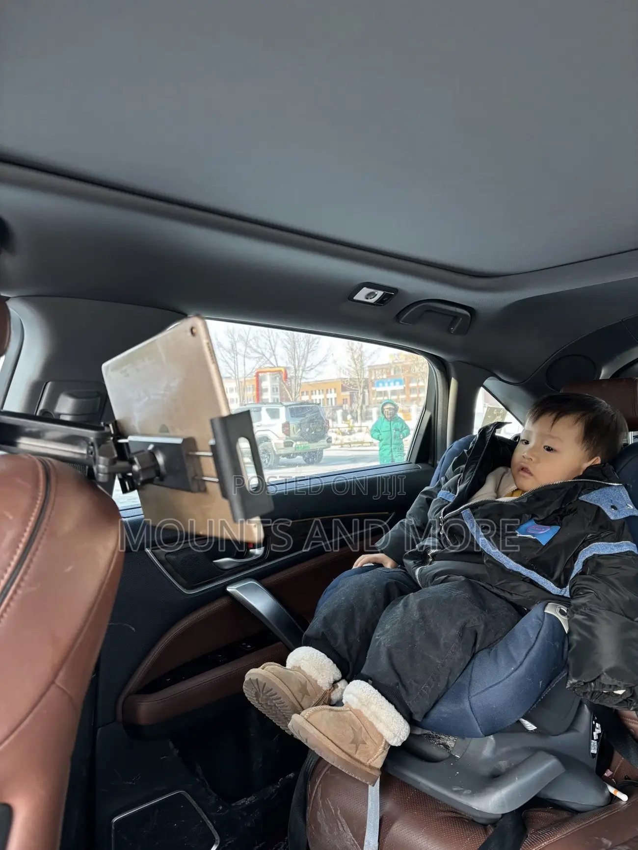 Backseat Tablet/Smartphone Headrest.