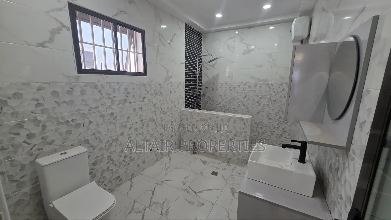4bdrm House in Ogbojo, Accra Metropolitan for sale