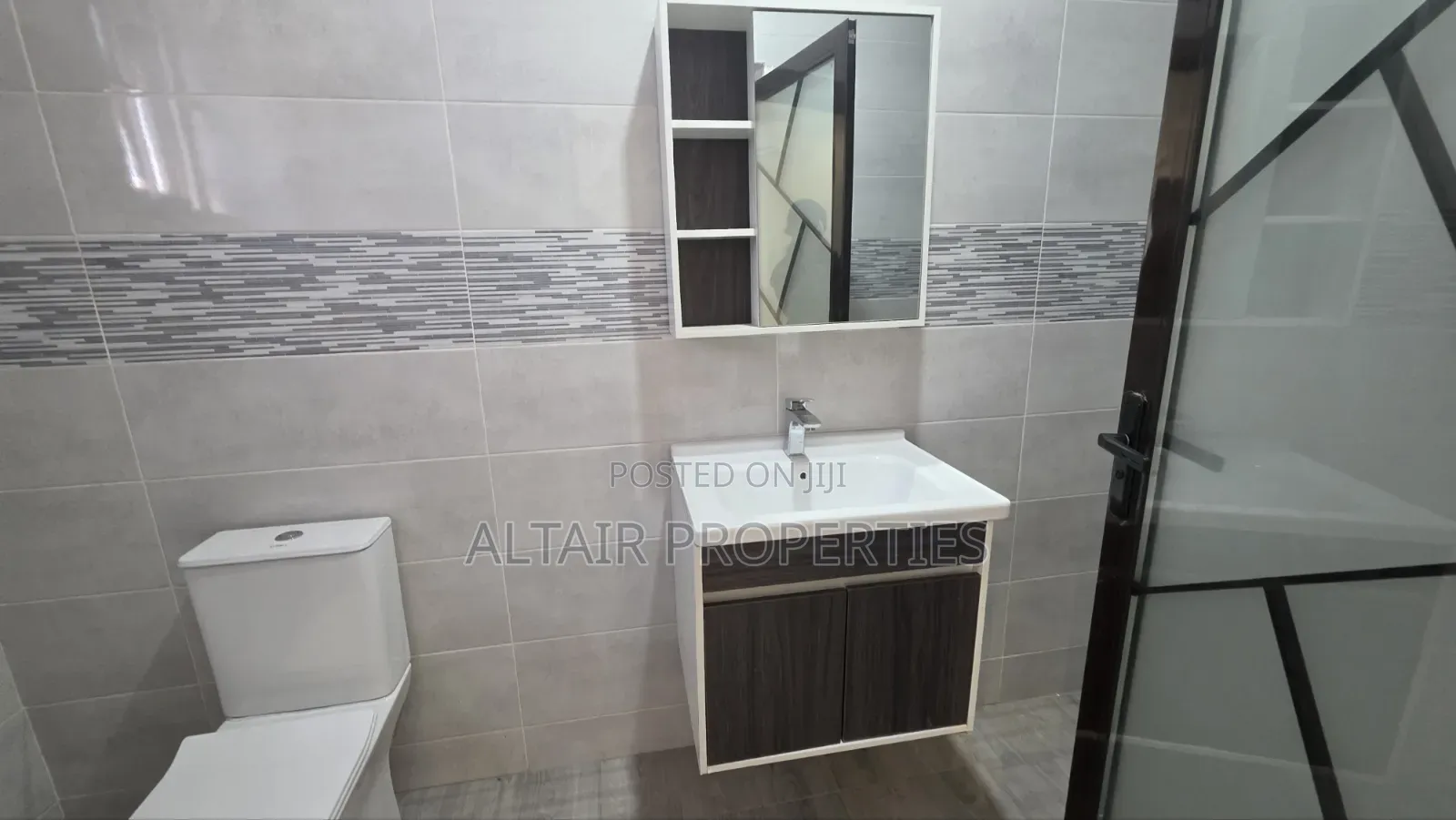 4bdrm House in Ogbojo, Accra Metropolitan for sale