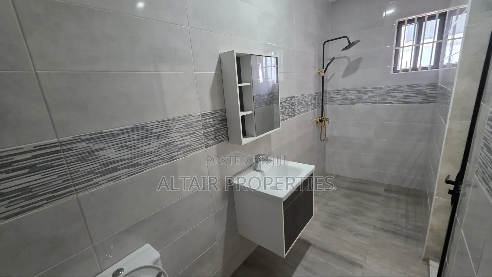 4bdrm House in Ogbojo, Accra Metropolitan for sale