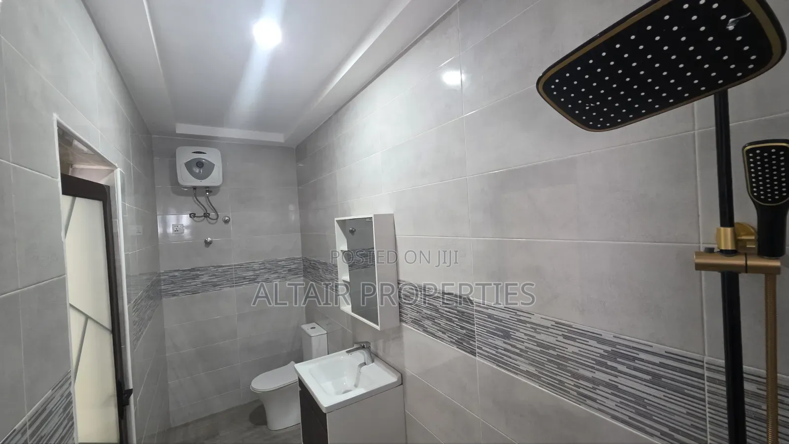 4bdrm House in Ogbojo, Accra Metropolitan for sale