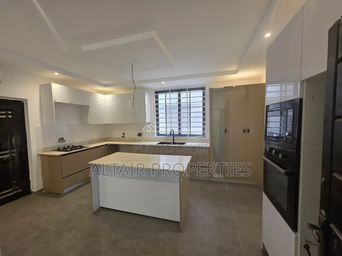 4bdrm House in East Legon Ogbojo, Accra Metropolitan for sale