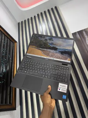 Laptop Dell Latitude 3520 8GB Intel Core i3 SSD 256GB