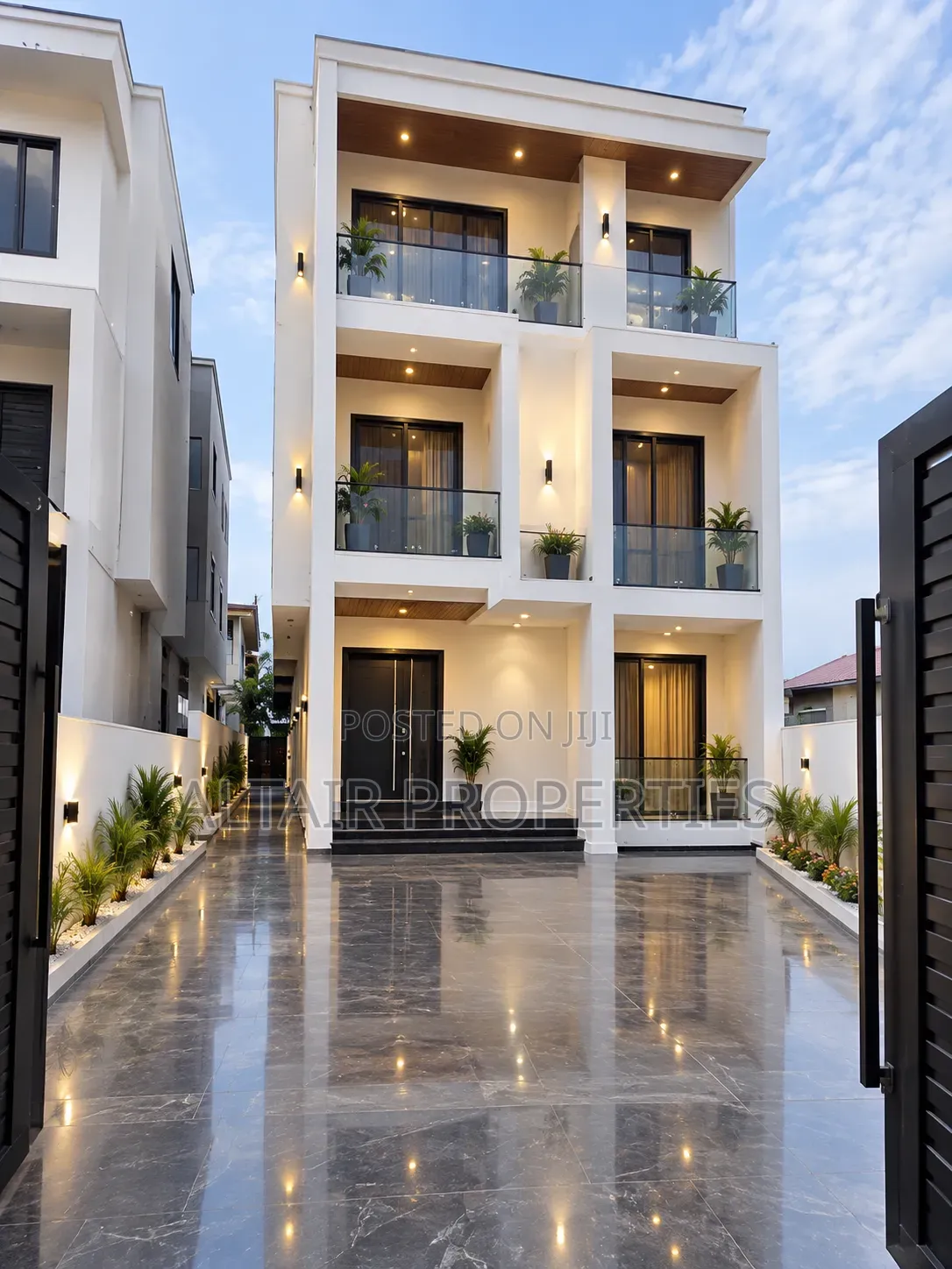 5bdrm House in Accra Metropolitan for sale