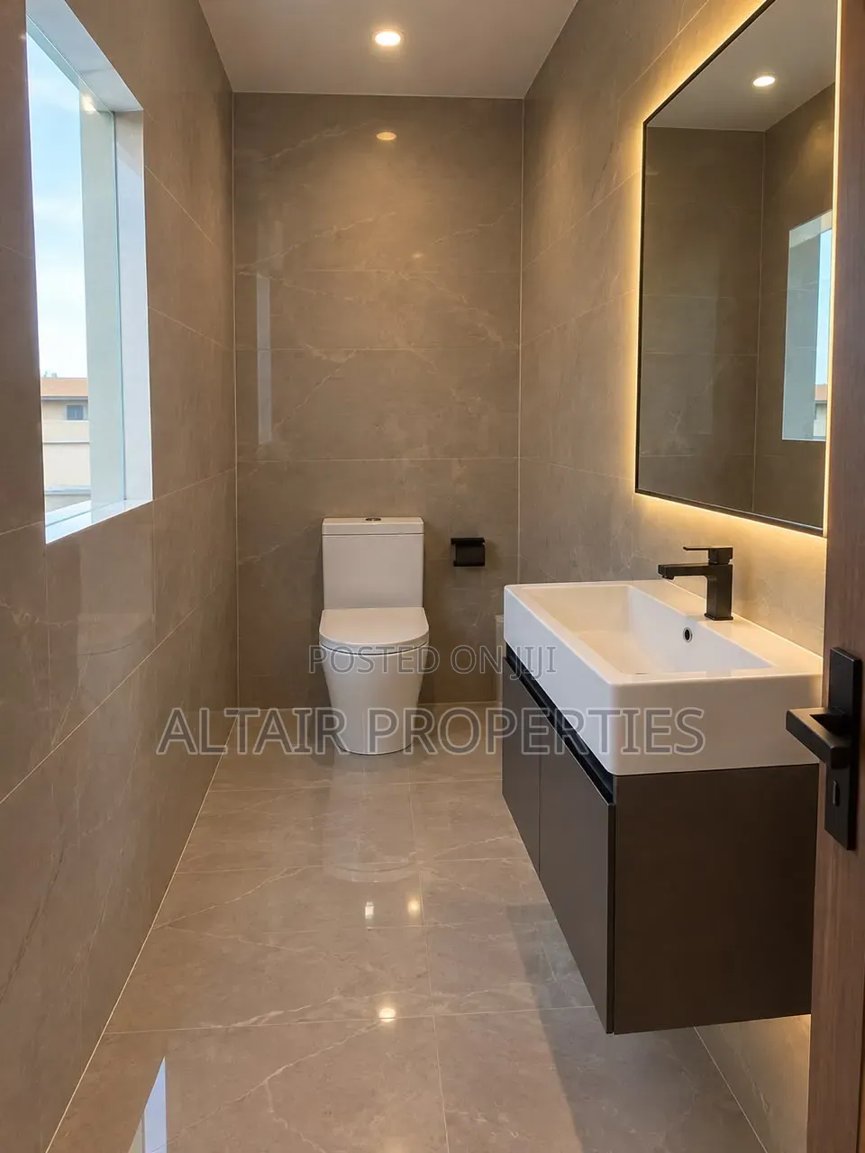 5bdrm House in Accra Metropolitan for sale