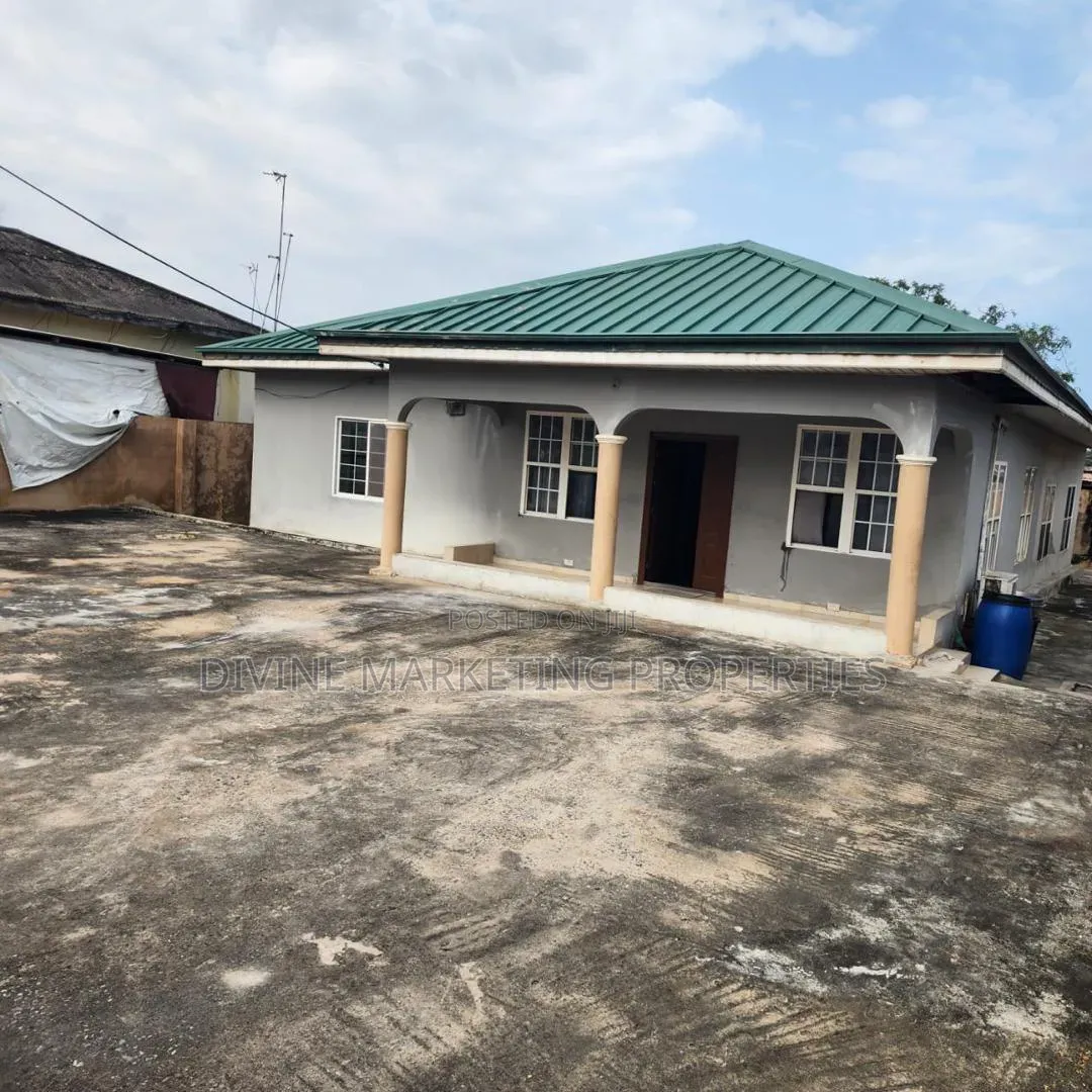 4bdrm House in Osu, Stadium Area for rent