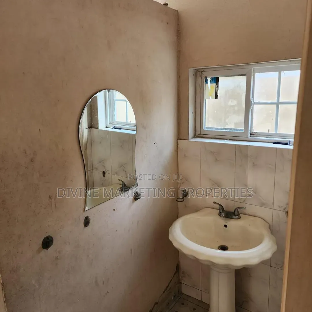 4bdrm House in Osu, Stadium Area for rent