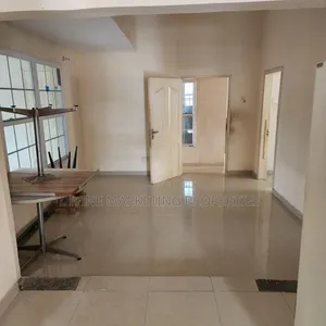 4bdrm House in Osu, Stadium Area for rent