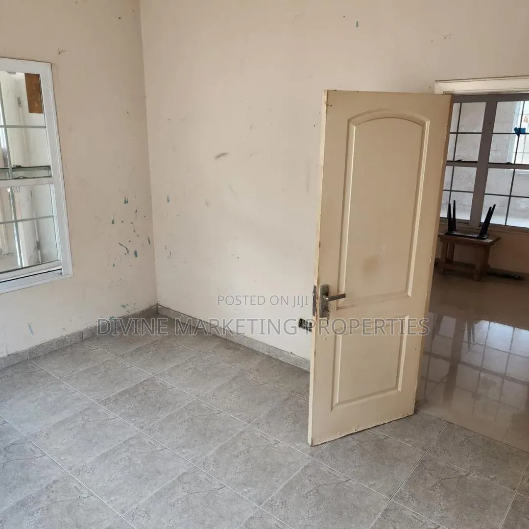 4bdrm House in Osu, Stadium Area for rent