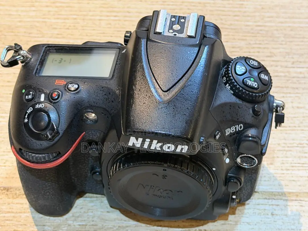 Nikon D810 Camera Body With Battery and Charger