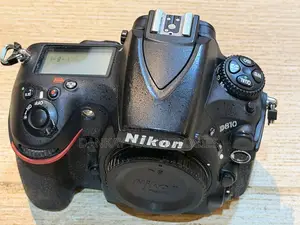 Nikon D810 Camera Body With Battery and Charger