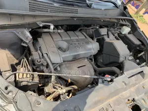 Toyota Highlander LE 4x2 (2.7L 4cyl 6A) 2017