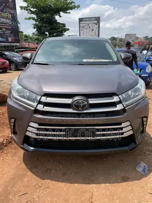 Toyota Highlander LE 4x2 (2.7L 4cyl 6A) 2017