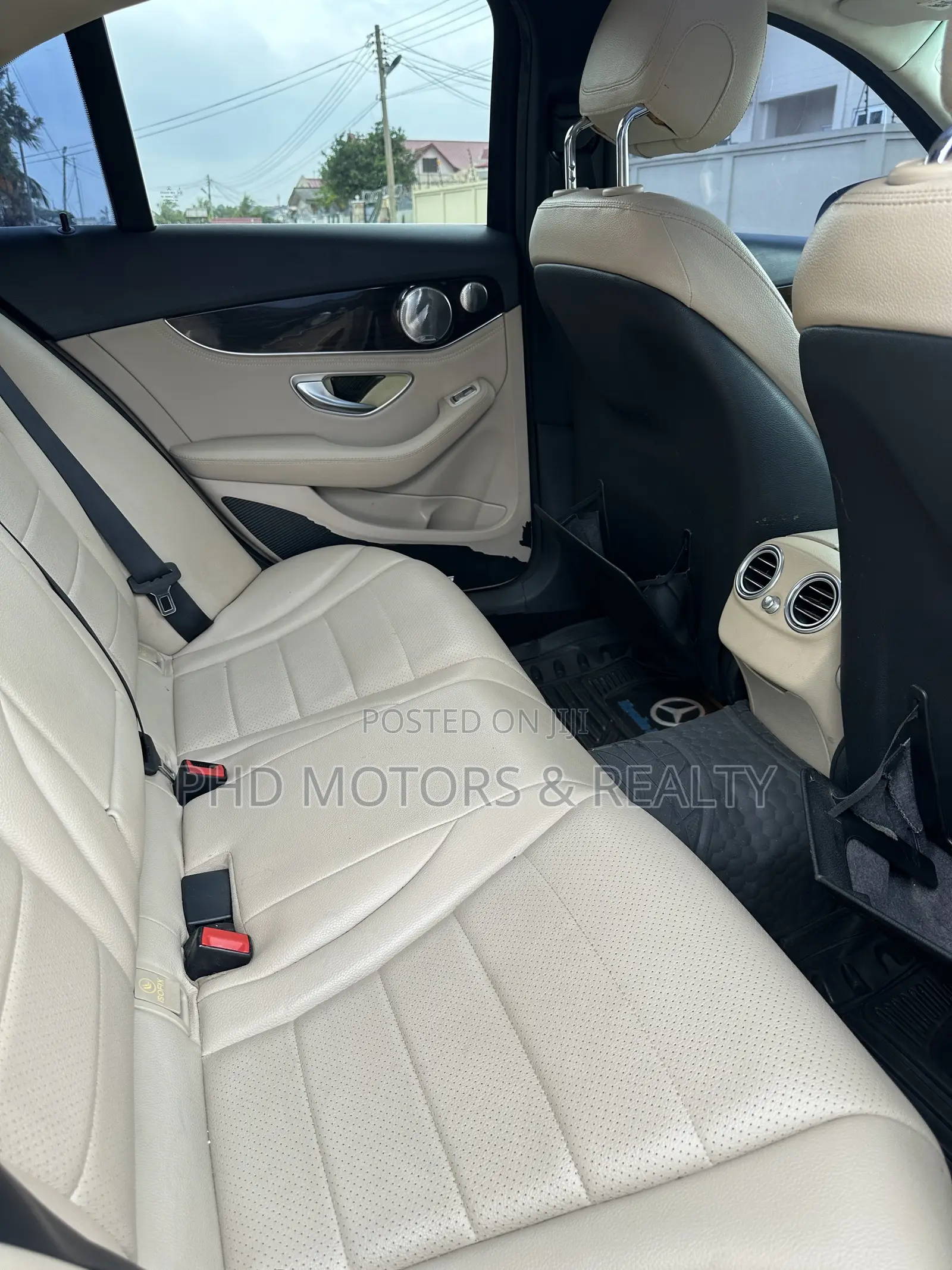 Mercedes-Benz C300 Luxury 4Matic Sedan AWD (2.0L 4cyl 7A) 2016 White