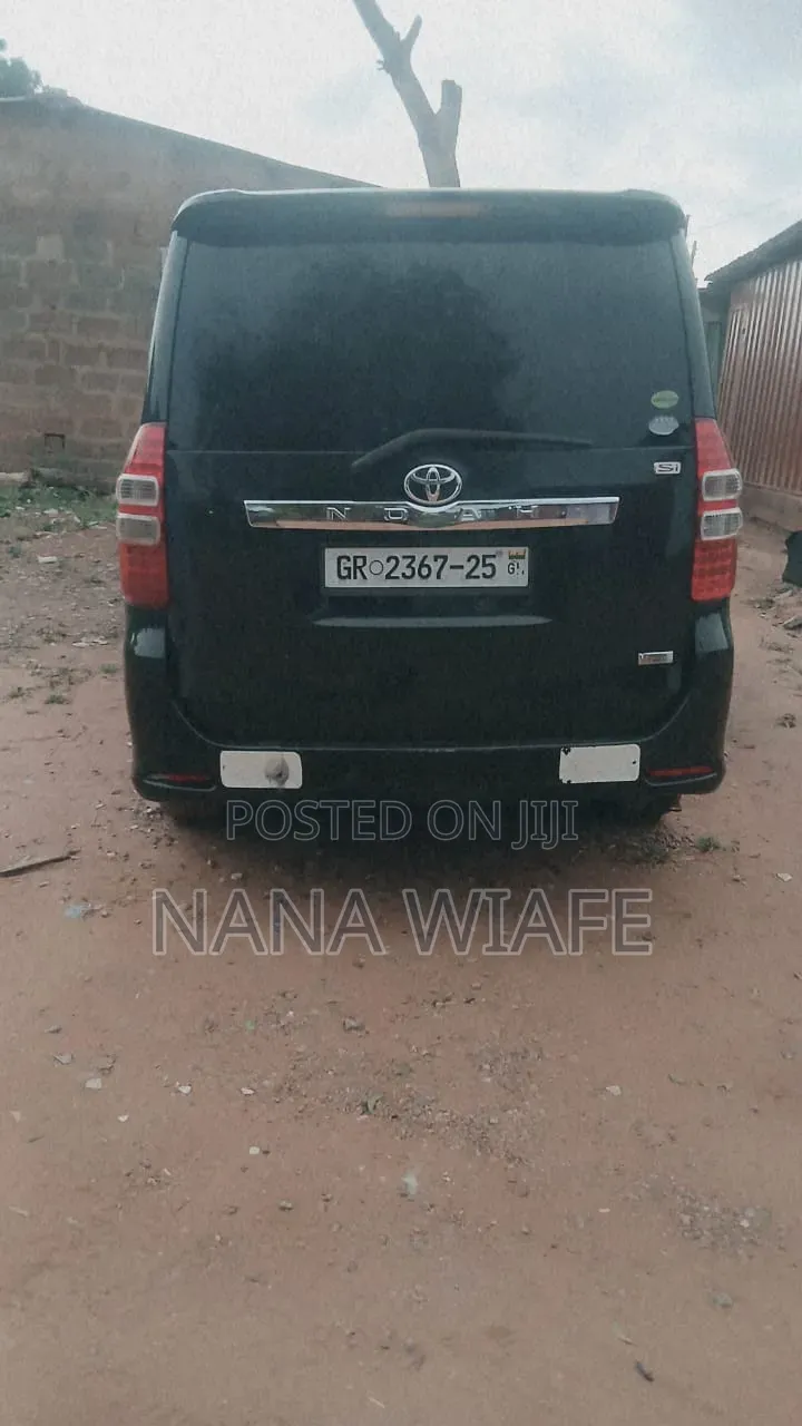 Toyota Noah 2014 Black