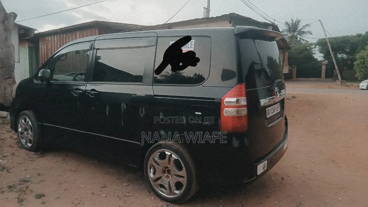 Toyota Noah 2014 Black