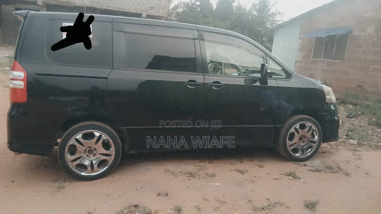 Toyota Noah 2014 Black