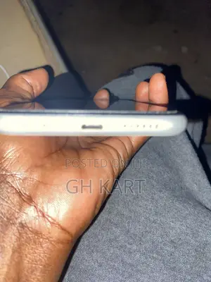 Apple iPhone XR 64 GB White