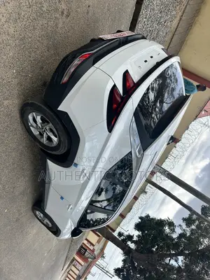 Hyundai Tucson SE 2022 White