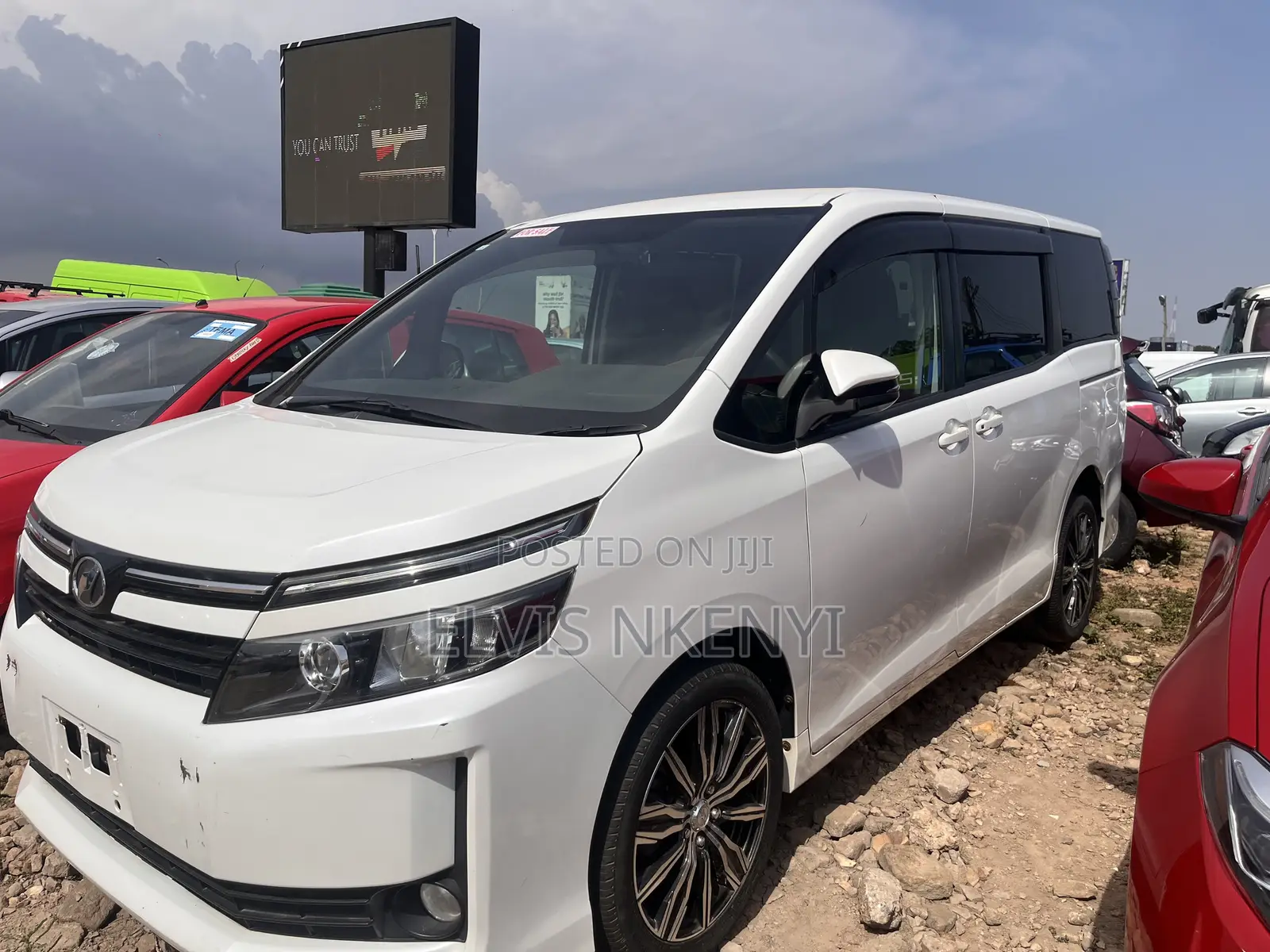 Toyota Voxy V 2WD 8-Seater 2015 White