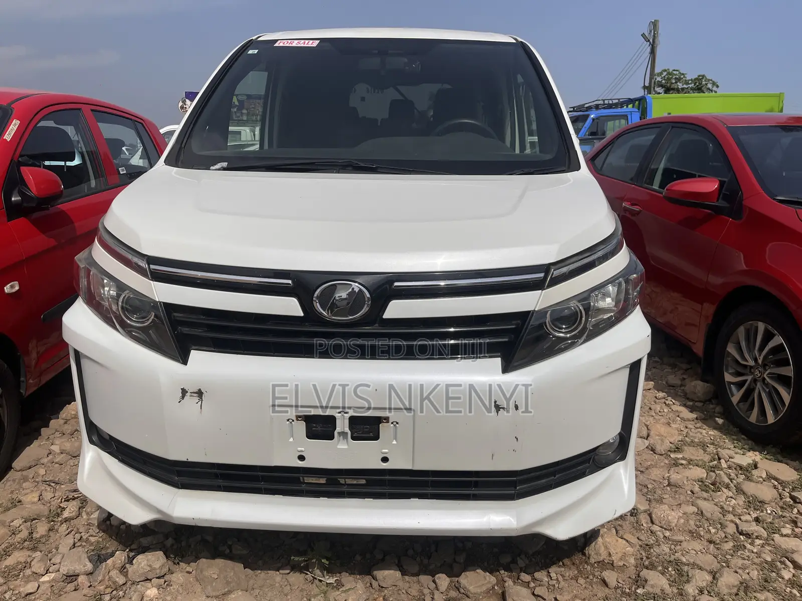 Toyota Voxy V 2WD 8-Seater 2015 White