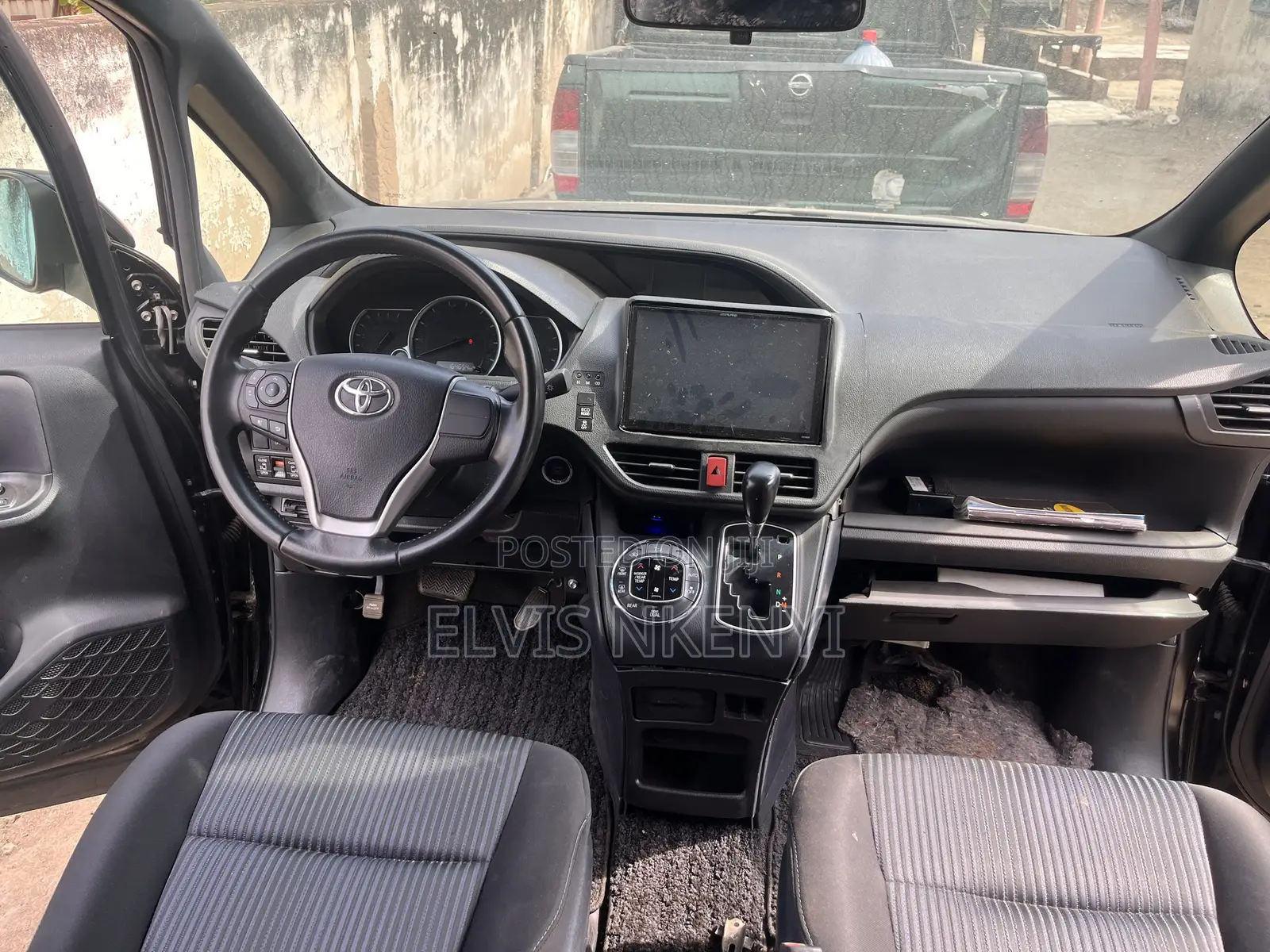 Toyota Voxy V 2WD 8-Seater 2015 White
