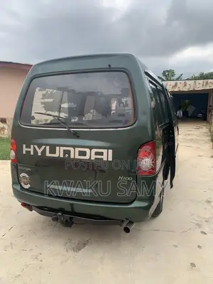 Hyundai H-100 2000 Green