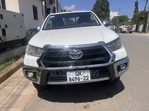 Toyota Hilux Revo Double Cab Deisel 2.8 AWD 2022 White