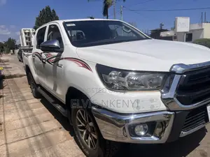 Toyota Hilux Revo Double Cab Deisel 2.8 AWD 2022 White