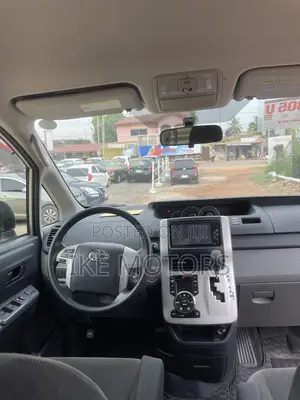 Toyota Voxy 2012 Silver