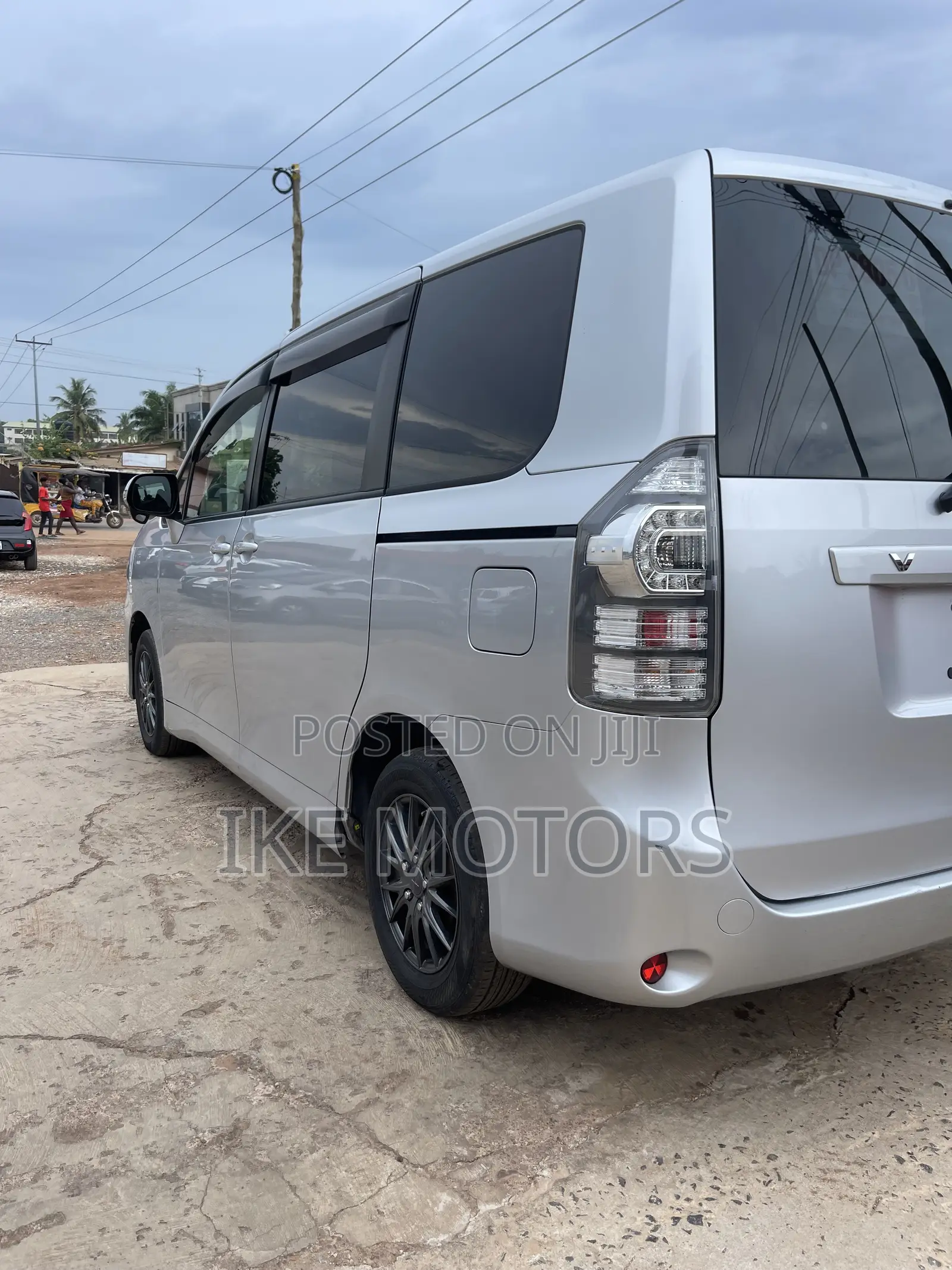 Toyota Voxy 2012 Silver