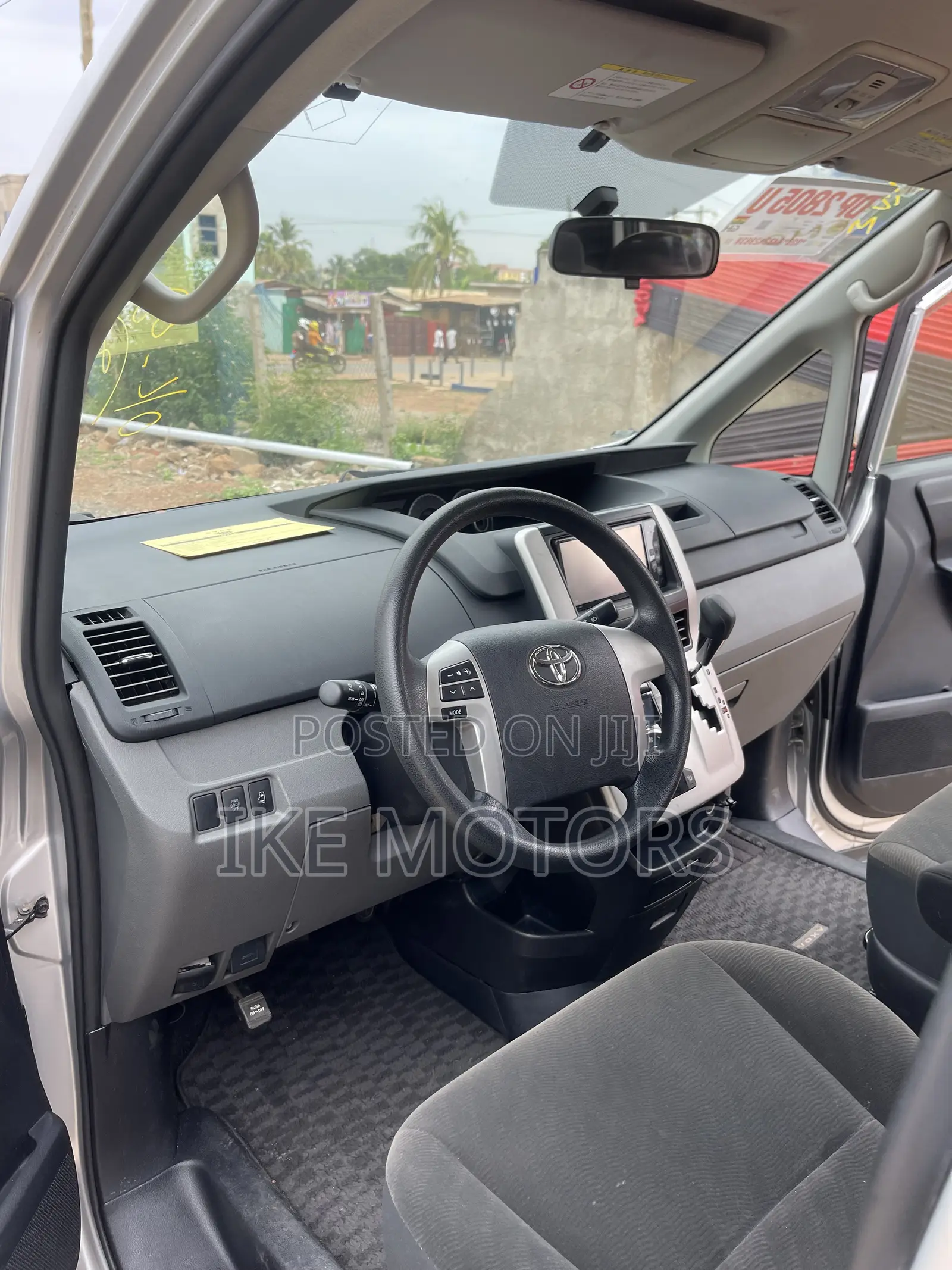 Toyota Voxy 2012 Silver