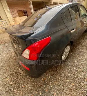 Nissan Versa 1.6 SV 2017 Black