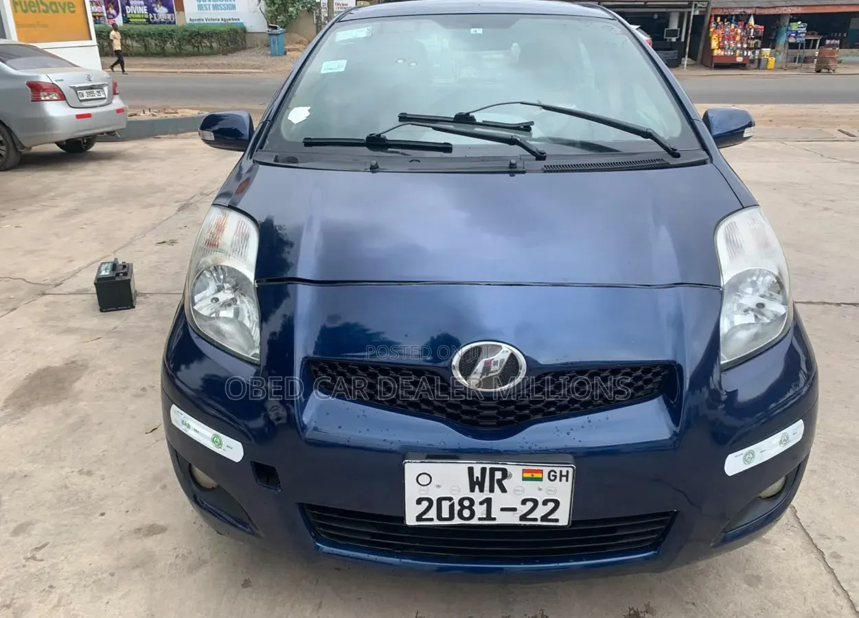 Toyota Vitz 2010 Gray