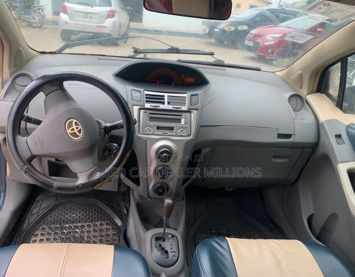 Toyota Vitz 2010 Gray