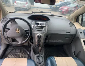 Toyota Vitz 2010 Gray